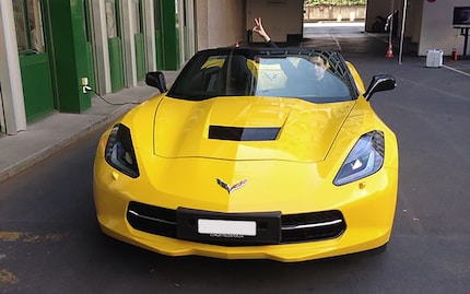 Une Corvette et moi en 2014. V8 sous le capot, Recaro sous les fesses.