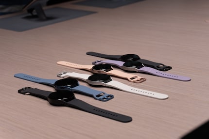 These are the different models of the Watch5: in the foreground are the 44-millimetre units, in the back are the 40-millimetre versions.