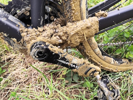 On dirait presque que mes idées noires se sont manifestées sous forme d'argile et se sont collées à mon vélo.