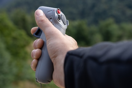 The motion controls are very intuitive as an FPV beginner