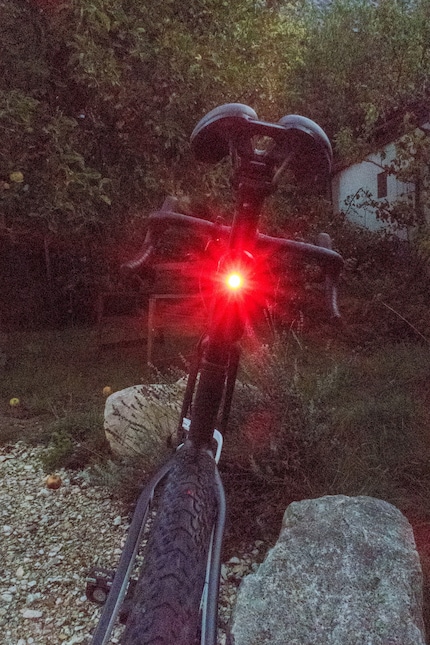 Avec 20 lumens en mode permanent dans la nuit ... 
