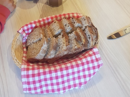 Le pain aussi, c’est Peter, le gardien de la cabane, qui l’a fait lui-même.