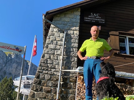 Il y a trois ans, Peter, sur la photo avec le chien Ghielli, a repris la Hundsteinhütte.