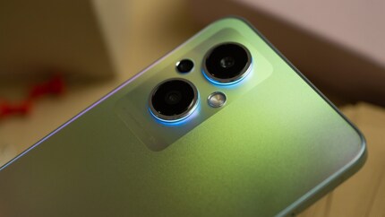 Bekommt Ihr Nachrichten, leuchten die Ringe um die Kamerasensoren auf. / © NextPit