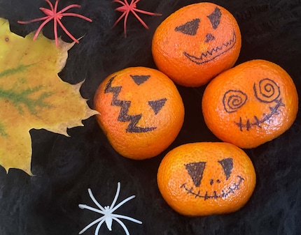 For the super lazy: miniature tangerine «pumpkins» .