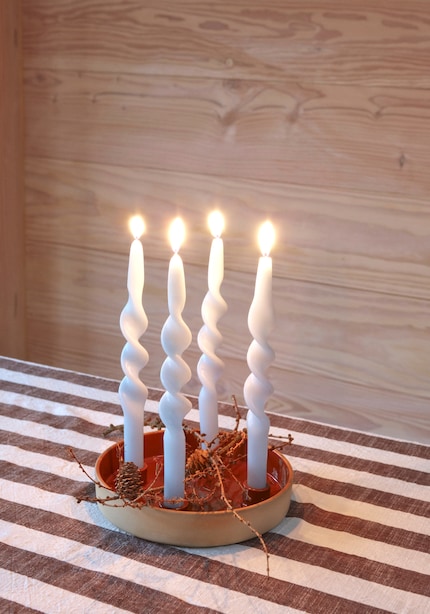 Die spiralförmige Kerzen «Twist» von Oyoy verleihen jedem noch so simplen Adventskranz Charakter.