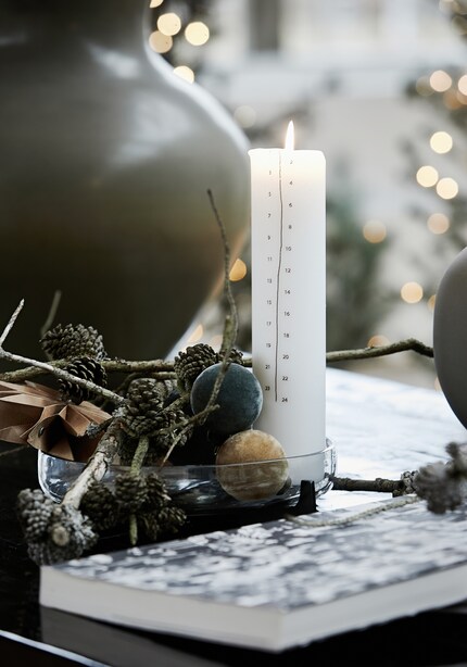 Die Kerze «Calendar» bringt mit ihren grafischen Details Abwechslung.