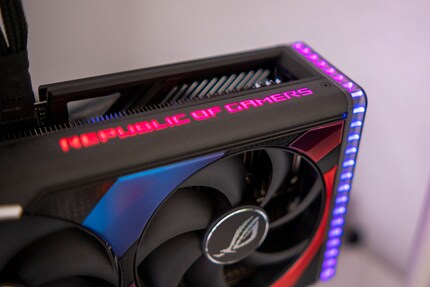 RGB LED lighting doesn’t make the ROG Strix GeForce RTX 4090 OC any faster, but it does add a wow factor – if that’s what you’re into.