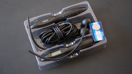 This is what it looks like. A ropeless skipping rope with a replacement rope included.