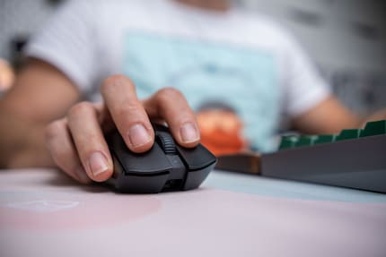 Ich zocke gerne mit der Deathadder V3 Pro.