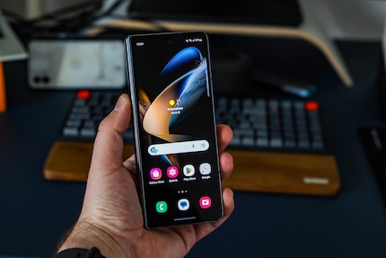L’écran extérieur du Galaxy Z Fold 4 est relativement étroit.