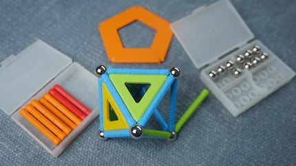 Etwas zu viel Druck und die Konstruktion gibt nach: Beim Bauen mit Geomag ist Vorsicht geboten.