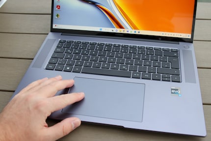 Le grand pavé tactile du MateBook 16s sous le clavier