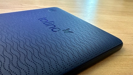 The pattern on the back is suggestive of waves – which fits in with the ocean blue colour.