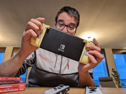 J’accède sans problème aux boutons programmables à l’arrière de la manette avec le majeur et l’annulaire