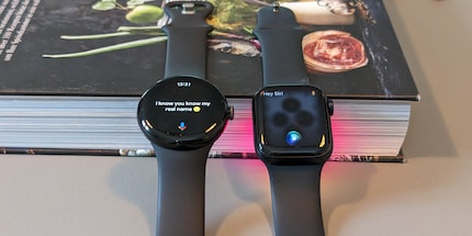 Les deux montres peuvent être contrôlées par leurs assistants vocaux respectifs.