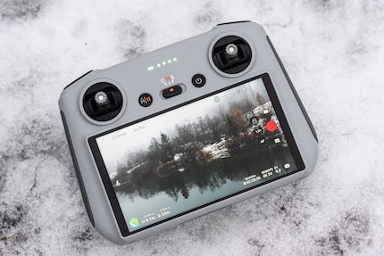 With the Mini 3, the signal on the remote control isn’t as sharp as that on the Pro.