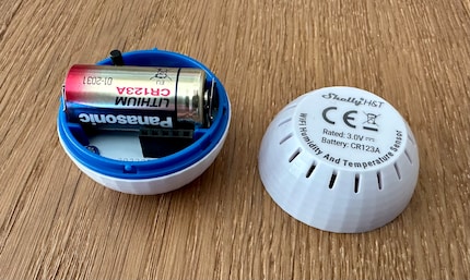Le capteur mesure l’humidité et la température et établit une connexion wifi avec l’aérotherme.