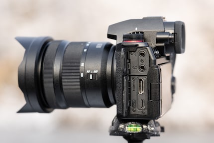 Canon, vous voyez ça ? Un connecteur HDMI de pleine taille, c’est qu’il nous faut.