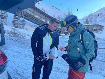 Paul m’explique le fonctionnement des snowskates.
