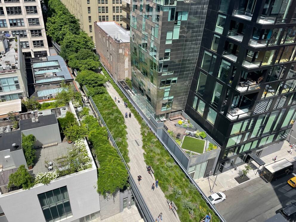 High Line Park à New York : les rues et voies ferrées réaménagées pour les piétons·nes ont du succès.