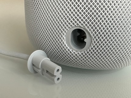 Évidemment, les appareils n’ont pas de prise standard, Apple utilise ses propres câbles d’alimentation.