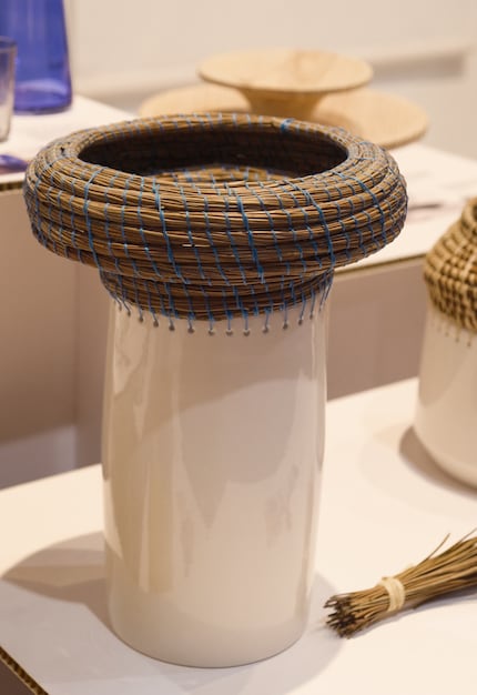 Eneida Lombe Tavares Raiz weaves pine needles on ceramics.