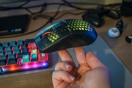 This gaming mouse is pleasantly lightweight, yet still has six buttons.