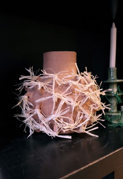 The «Erizo Cinco» vase by Goju is made of stoneware and raffia.