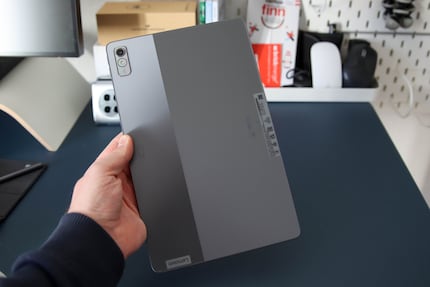 Le dos de la Lenovo Tab P11 Pro sans étui. 