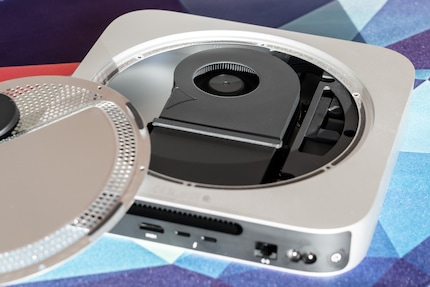 Un ventilateur et beaucoup d’air : environ la moitié du Mac Mini est vide.