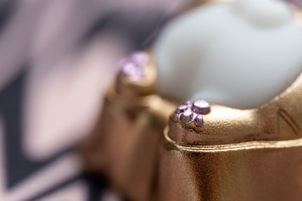 The aluminium is gold and purple.