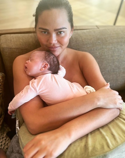Chrissy Teigen fait conserver le sang du cordon ombilical de son troisième enfant.