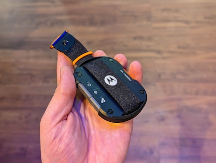 Cet outil pratique contient une connexion satellite pour chaque smartphone.