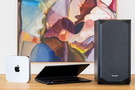 Trois des appareils de test : Mac Mini, Lenovo ThinkPad E15 et un PC fait maison.