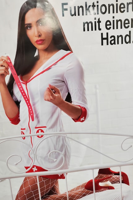 Sex sells: goes for Fixplus products, too.