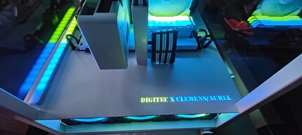 Naturellement, un éclairage RGB décent ne doit pas manquer.