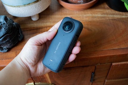 Légère et maniable, la Insta360 X3 est prometteuse pour les vacances.