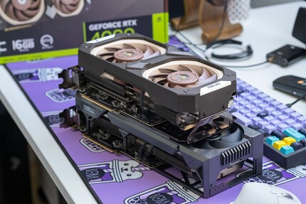 L’ASUS GeForce RTX 4080 Noctua OC Edition est plus épaisse, mais aussi plus courte que l’ASUS TUF Gaming GeForce RTX 4080 OC Edition. 