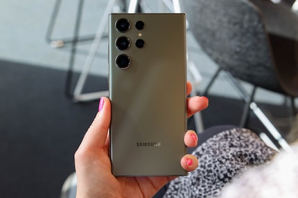 En regardant l’arrière, le S23 Ultra est identique à son prédécesseur.