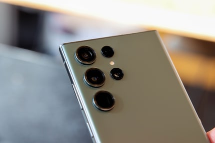 Quatre capteurs photo se trouvent à l’arrière du Galaxy S23 Ultra.