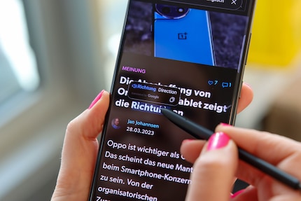 Grâce à « Air View », il suffit de tenir le S Pen au-dessus d’un mot pour en obtenir la traduction.