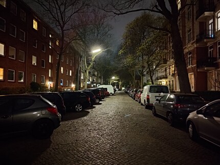 Le mode automatique fait bien ressortir la nuit, mais le niveau de détail laisse à désirer.