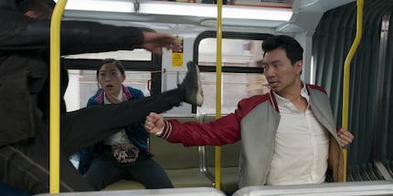 Eh non, il ne s’agit pas d’un film de Jackie Chan, mais bien d’un super combat de kung-fu dans « Shang-Chi ».