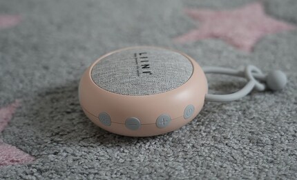Button to button: use them to operate the Snoozy and adjust the volume, for example.