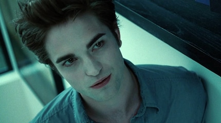 The extremely mysterious vampire Edward Cullen (Robert Pattinson).