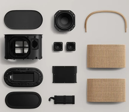 The speakers can be disassembled into their individual parts.