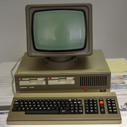 The PC1715’s two floppy drives are prominent on the front.