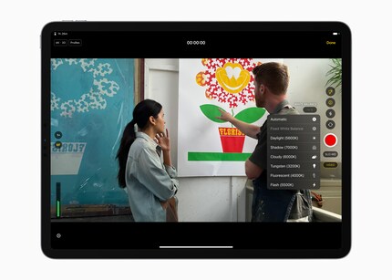 This is how Apple envisions it: Record films with the iPad's Pro camera mode and then edit them on the go. How many professionals will actually use this in practice?