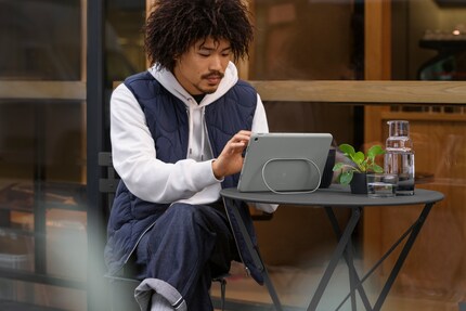 Google propose également une housse pour la tablette Pixel avec un support.